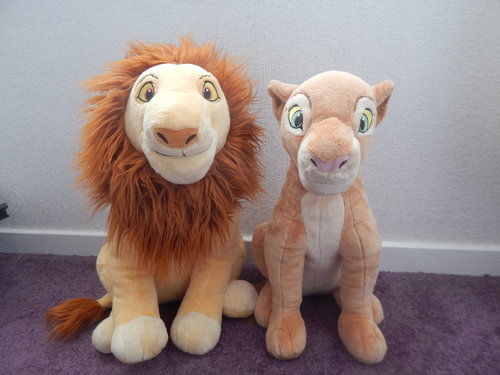 lion_king_disneystore_adult_simba_and_nala_plush_by_littlerolox3-d8zs5h0.jpg