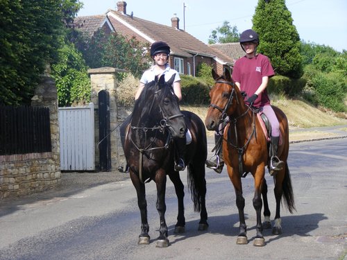 1277928672_anniehyena_horseriding_006.jpg